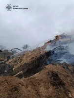 Вогнеборці ліквідували пожежу відходів деревини на території підприємства