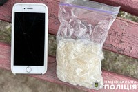 На столичній Троєщині поліцейські затримали збувача наркотиків