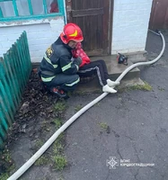 Кіровоградська область: під час гасіння пожежі у будинку вогнеборці врятували власницю помешкання