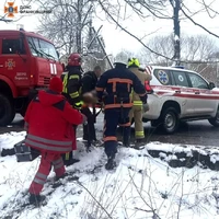 Рятувальники деблокували жінку з понівеченої внаслідок ДТП автівки