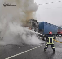 Вогнеборці ліквідували пожежу вантажного автомобіля в Надвірнянському районі