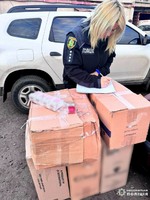 У Харкові поліцейські вилучили понад дві тисячі пачок цигарок без марок акцизного податку