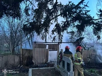 Ужгородські рятувальники ліквідували пожежу в надвірній споруді