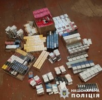 У Харкові поліцейські вилучили понад 600 пачок цигарок без марок акцизного податку