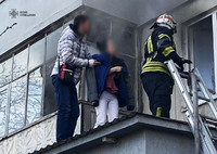 Ліквідовано загорання в квартирі багатоповерхового житлового будинку, врятовано жінку та дитину