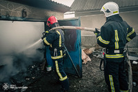 У Хмельницькому районі рятувальники ліквідували пожежу господарчої споруди, не допустивши перекидання вогню на сусідні будівлі