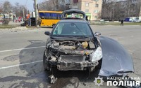 Поліція Полтави встановлює обставини ДТП, в якій травмовано водія та пасажира маршрутного таксі