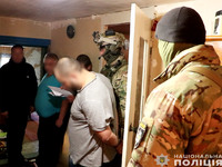 На Чернігівщині поліцейські затримали озброєну злочинну групу виробників та торгівців наркотиками
