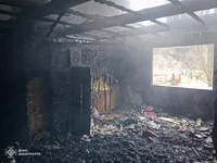 У Синевирі на Хустщині рятувальники ліквідували пожежу в житловому будинку