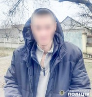 Вдарив та відібрав грошові кошти: у Миколаєві поліцейські затримали підозрюваного у пограбуванні