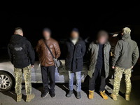 (ВІДЕО) Біля кордону з Румунією затримали порушників на автомобілі