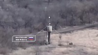 (ВІДЕО) FPV-дрони прикордонників атакують російську техніку