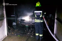 Дніпровський район: вогнеборці ліквідували займання в гаражі з легковим автомобілем всередині