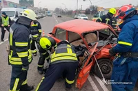 М. Павлоград: рятувальники деблокували з понівеченого внаслідок ДТП автомобіля тіло водія