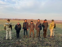 На Одещині прикордонники з попереджувальними пострілами зупинили порушників кордону та їх переправника