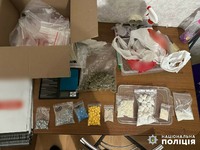Поліцейські викрили одесита у незаконних оборудках з наркотиками та психотропами