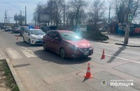 Чернівецькій поліцейські розслідують дорожньо-транспортну пригоду, в якій травмувалася жінка-пішохід