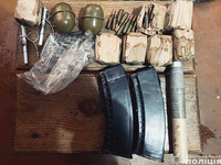 Поліцейські Корюківщини в ході санкціонованих обшуків вилучили зброю, боєприпаси та наркотичні засоби