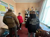 (ВІДЕО) Правоохоронці затримали агентку фсб, яка наводила російські авіабомби на Сумщину. Їй загрожує довічне ув’язнення.