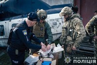 Поліція охорони Сумщини передала на озброєння військових FPV дрони