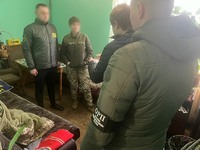 На Львівщині прикордонники викрили колегу, яка допомагала чоловікам незаконно перетнути кордон