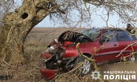 Поліція Полтавщини встановлює обставини ДТП, в якій загинув водій легковика