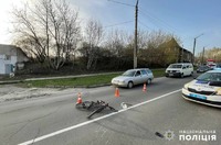 У Хмельницькому поліцейські встановлюють обставини ДТП, у якій травмувався 65-річний велосипедист