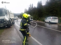 Вогнеборці ліквідували наслідки ДТП у Надвірнянському районі