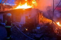 М. Дніпро: надзвичайники загасили палаючий будинок