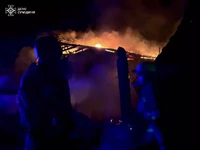 Сумський район: рятувальники приборкали пожежу, яка виникла через ворожий авіа удар