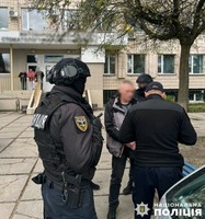 Хабарі за «правильні» діагнози: на Житомирщині поліція затримала голову обласної ВЛК та його спільників