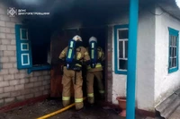 Дніпровський район: надзвичайники загасили палаючий будинок