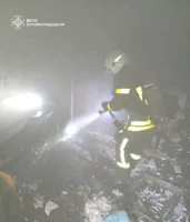 Кіровоградська область: світловодські вогнеборці приборкали пожежу у квартирі, на якій травмувалася її власниця