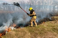 Вогнеборці продовжують боротися з пожежами на відкритих територіях