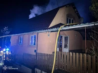Місцеві та професійні вогнеборці загасили пожежу в надвірній споруді