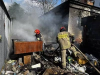 Ужгородські вогнеборці загасили пожежу, що загрожувала двом дворогосподарствам