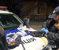 На Буковині поліцейські затримали «наркодиллера» та вилучили в нього наркотиків на понад мільйон гривень