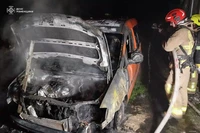 В Рівненському районі рятувальники ліквідували пожежу у легковому автомобілі