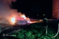 М. Павлоград: рятувальники загасили палаючий автомобіль