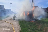 В Рівненському районі рятувальники ліквідували пожежу металевого вагончика