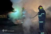 М. Кривий Ріг: надзвичайники загасили палаючий автомобіль