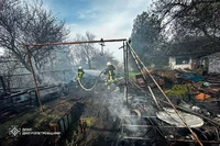 Дніпровський район: вогнеборці ліквідували займання на території приватного домоволодіння