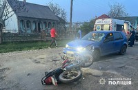 Буковинські поліцейські розслідують обставини ДТП, в якій травмувалися двоє жителів Чернівецького району