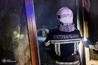На Берегівщині професійні рятувальники та місцеві вогнеборці ліквідували пожежу в житловому будинку
