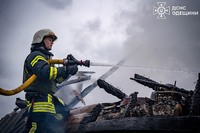 Одеса: рятувальники ліквідували пожежу житлового будинку, яка виникла внаслідок ворожого обстрілу