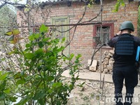 Поліцейські документують наслідки обстрілів Дніпропетровщини: поранено жінку, пошкоджено будівлі