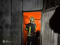 Рятувальники ліквідували пожежу в гаражі та не допустили поширення загрози