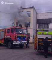 Житомир: рятувальники ліквідували пожежу в адмінбудівлі приватного підприємства