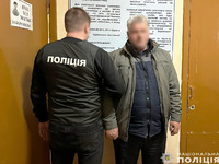 У Чернігові поліцейські затримали двох посадовців державної установи, які налагодили корупційну схему отримання хабарів з підприємців