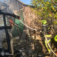 Дністровський район: рятувальники ліквідували пожежу в господарській будівлі